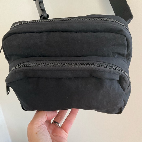 BAGGU Unisex Black Nylon Fanny Pack - Picture 2 of 15